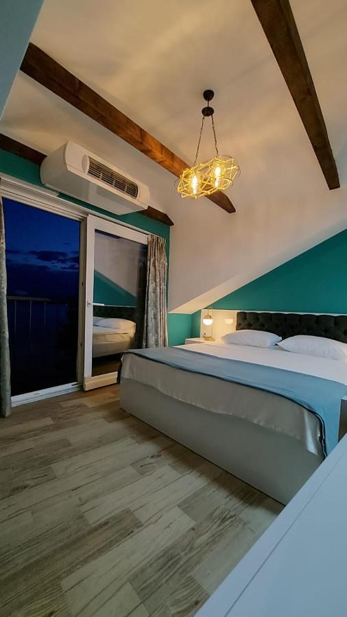 Pier 82 Ohrid