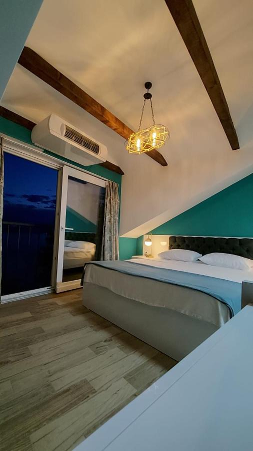 Pier 82 Ohrid